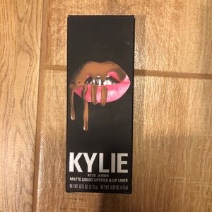 BRAND NEW NEVER USED Kylie lip kit in Hazel